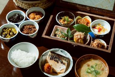 【朝食・一例】1階レストランにて和定食をご案内いたしております。